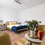 G24 - Luxurious & Cozy Inspired By Freedom * Βουκουρέστι