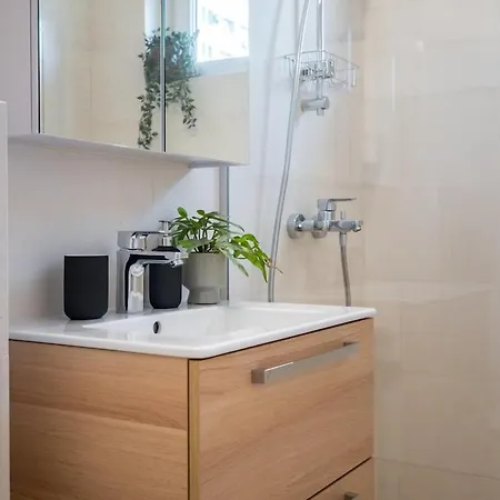 G24 - Luxurious & Cozy Inspired By Freedom Apartment