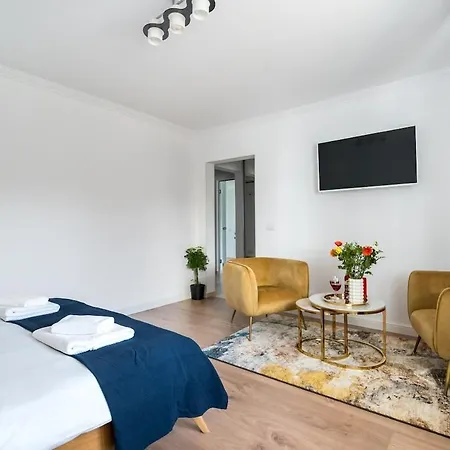 G24 - Luxurious & Cozy Inspired By Freedom Apartament *