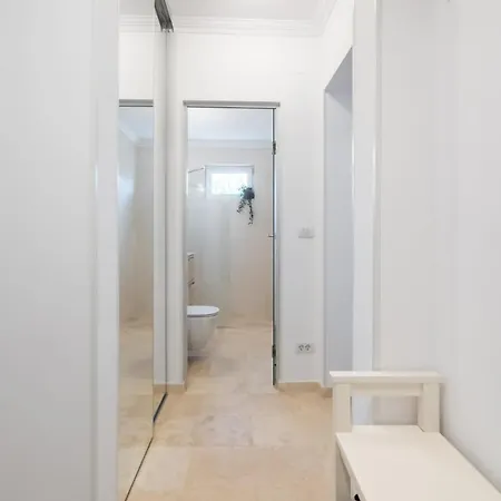 G24 - Luxurious & Cozy Inspired By Freedom Apartment